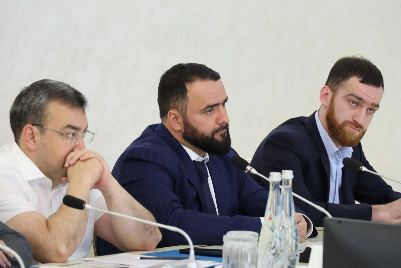 Федор Щукин провел заседание Совета старейшин Дагестана